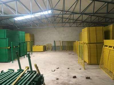 安全防護設備 海南地區圈地隔離網、變電站圍欄網的應用與重要性